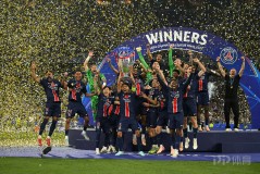 勒沃库森展现韧性与施压战术，稳固防线赢下关键战