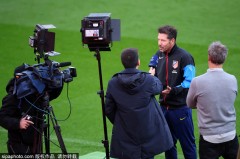 拉菲尼亚获金球奖第五名，书写利兹联队史新篇章